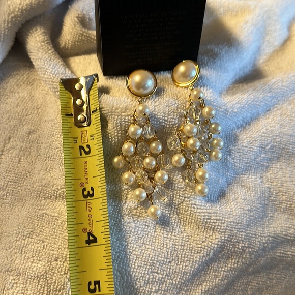 Avon Vintage 1993 Elegant Shower Pierced Earrings Pearlesque Goldtone - Picture 3 of 5